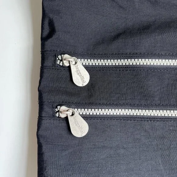 Like new! Baggallini Crossbody Nylon Travel Bag - Picture 4 of 8